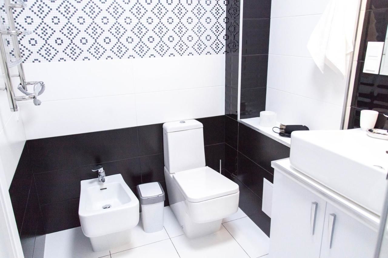 Апартаменты The best apartment in Kiev Black & White Киев-25