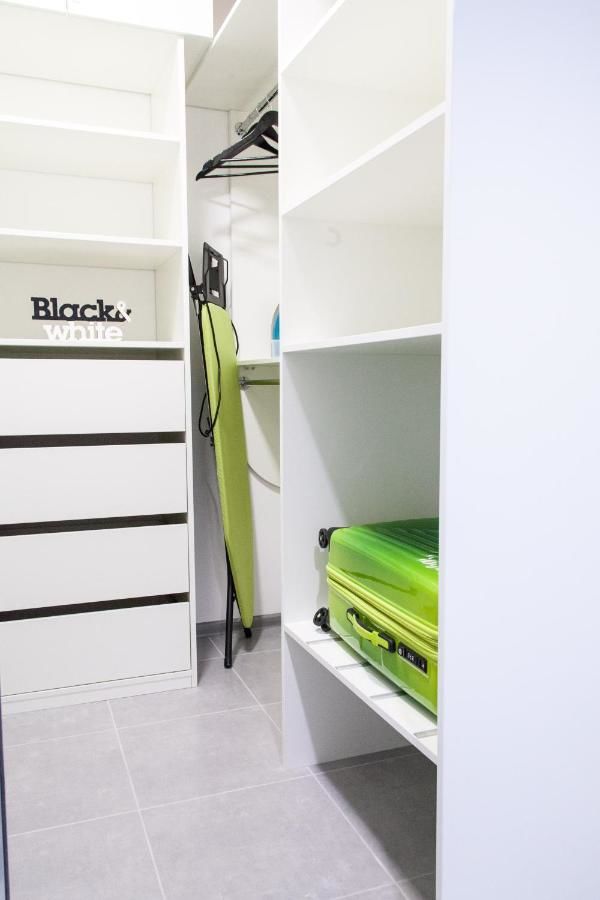 Апартаменты The best apartment in Kiev Black & White Киев-8
